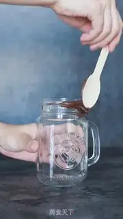 Make A strawberry milkshake step 0