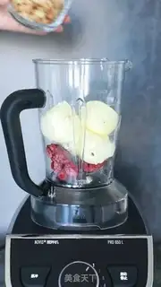 Make A strawberry milkshake step 3