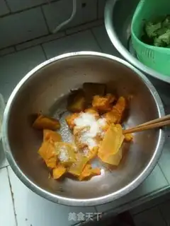 Make Pumpkin buns step 1