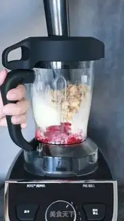 Make A strawberry milkshake step 4
