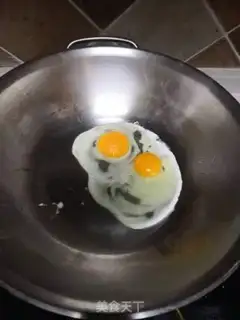 Make Eggs are fried step 1