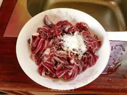 Make Black pepper beef step 1