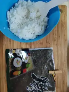 Make Simple sushi step 4
