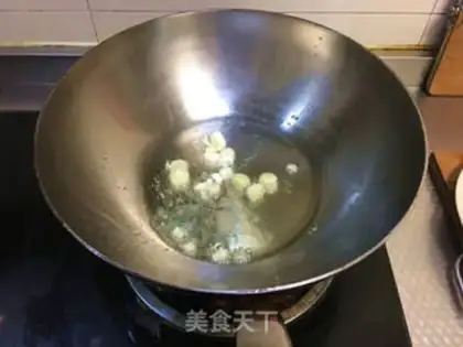 Make Tomato fried eggs step 4