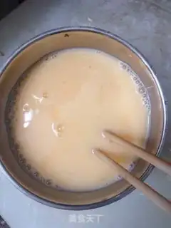 Make Cracking eggs step 1