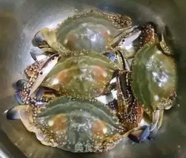 Make Delicious spicy crabs step 0
