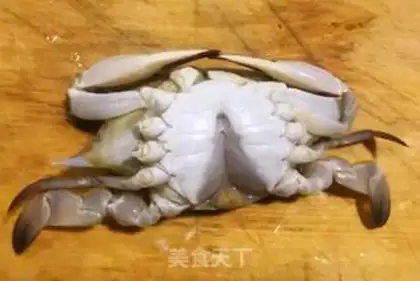 Make Delicious spicy crabs step 1