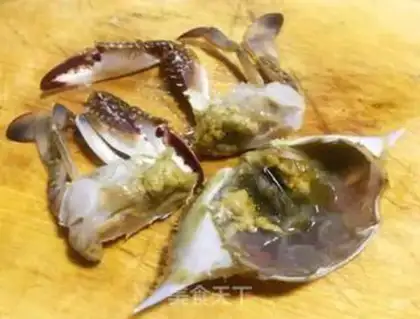Make Delicious spicy crabs step 2