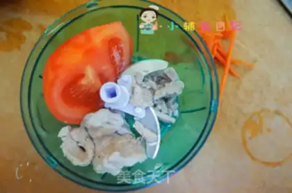 Make Tomato meat and pasta step 1