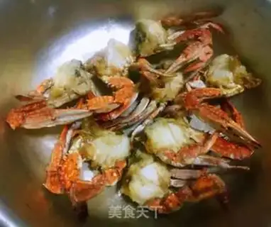 Make Delicious spicy crabs step 7