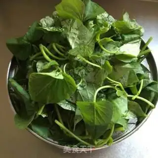 Make Garlic potato leaves step 0