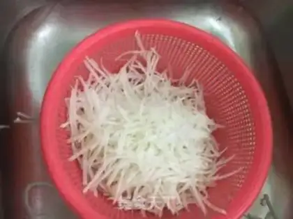 Make The radish gravy soup step 4