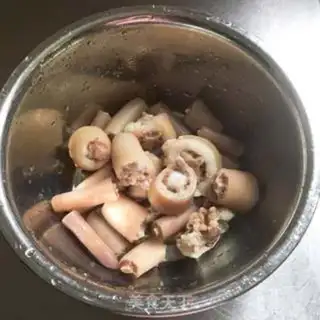 Make The hogtail of mushroom stew step 0