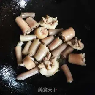 Make The hogtail of mushroom stew step 2