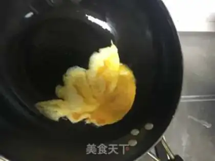 Make cucumber fried eggs step 3