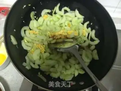 Make cucumber fried eggs step 6