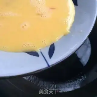 Make Tomato fried eggs step 2