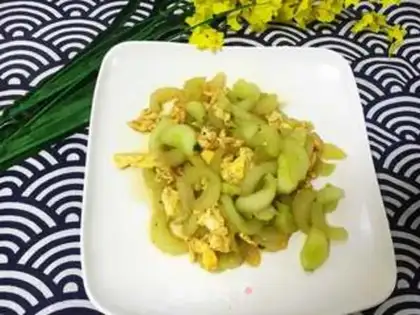 Make cucumber fried eggs step 7