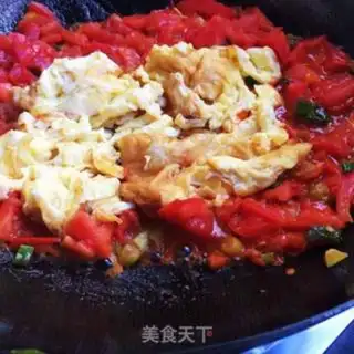 Make Tomato fried eggs step 5