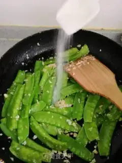 Make Garlic Dutch beans step 6