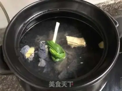 Make Abalone chicken soup step 1