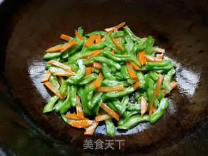 Make Suffering melon carrots and meat step 4