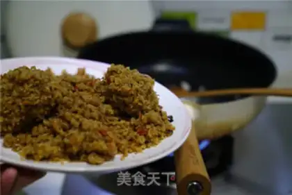 Make Squeeze the chili meat for the rice step 3
