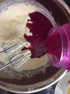 Make Flamingo mousse cake step 5