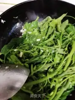 Make Garlic pumpkin head step 2