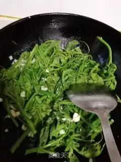 Make Garlic pumpkin head step 3