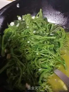 Make Garlic pumpkin head step 4