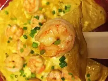 Make Hold the egg shrimp step 4