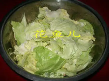 Make The beanfish fried cabbage step 2