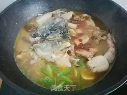 Make Seafood mushrooms burn fish head bones step 2