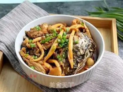 Make Seafood mushrooms burn fish head bones step 4
