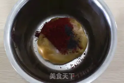 Make Watermelon mooncake step 5