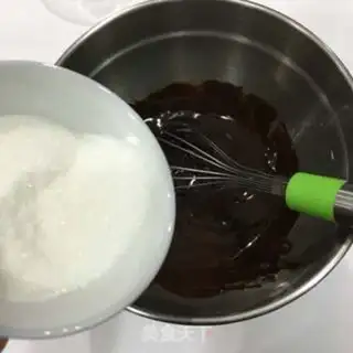 Make Chocolate cracker cookies step 2