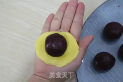 Make Watermelon mooncake step 7