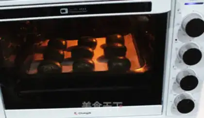 Make Watermelon mooncake step 10