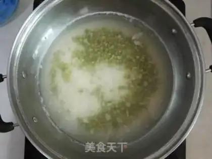 Make Green bean date congee step 2