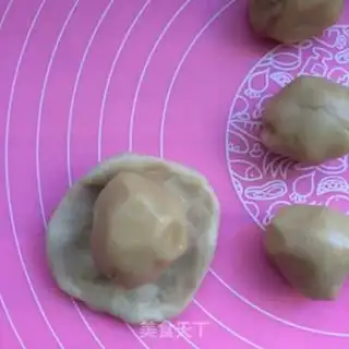 Make Fresh meat mooncake step 7