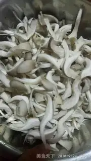Make Mushroom shrimp sauce step 1