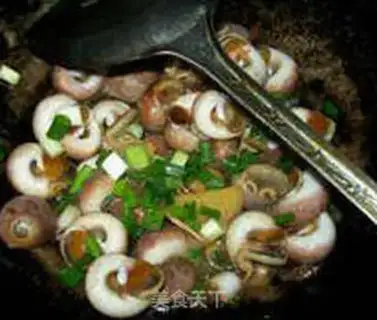 Make Cream snail step 5