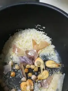 Make Seafood porridge step 2
