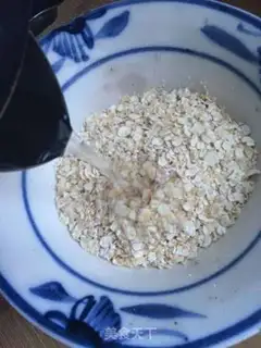 Make Cinnamon oatmeal step 1