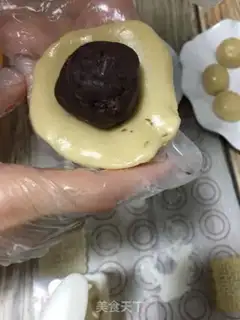 Make A wide moon cake step 4
