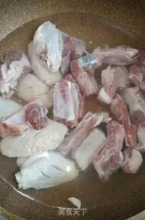 Make Three-juice chicken wing ribs step 1