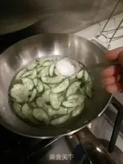 Make cucumber egg soup step 2