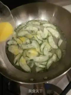 Make cucumber egg soup step 4