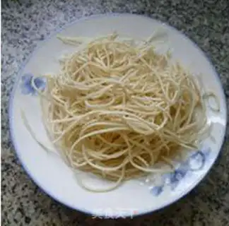 Make Shrimp noodles step 1